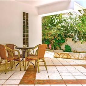 4 bedroom villa with pool close to beach on Akrotiri peninsula, sleeps 8